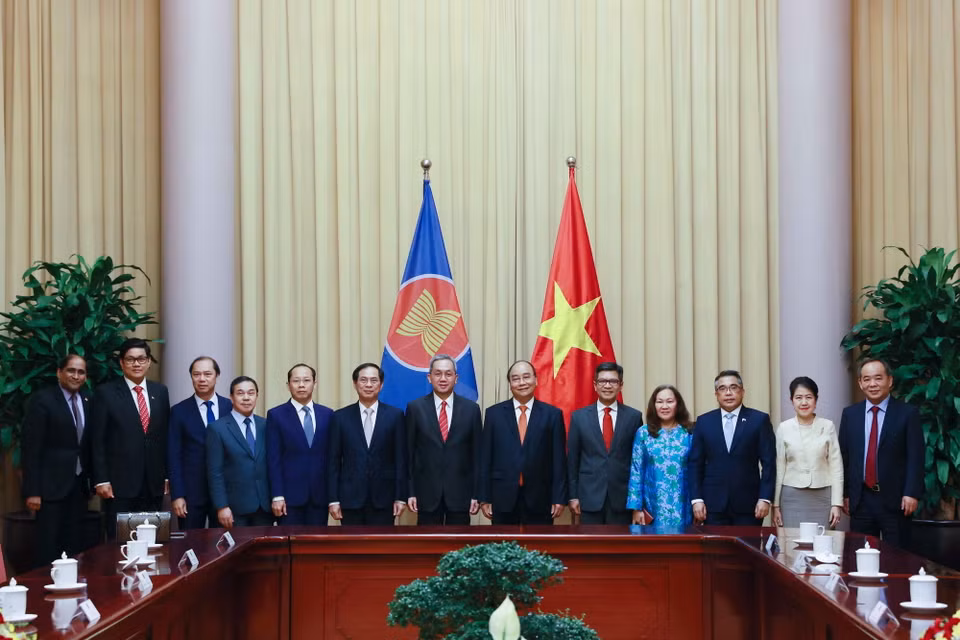 Chủ tịch nước Nguyễn Xuân Phúc với Đại sứ, Đại biện các nước thành viên ASEAN. (Ảnh: Thống Nhất/TTXVN)