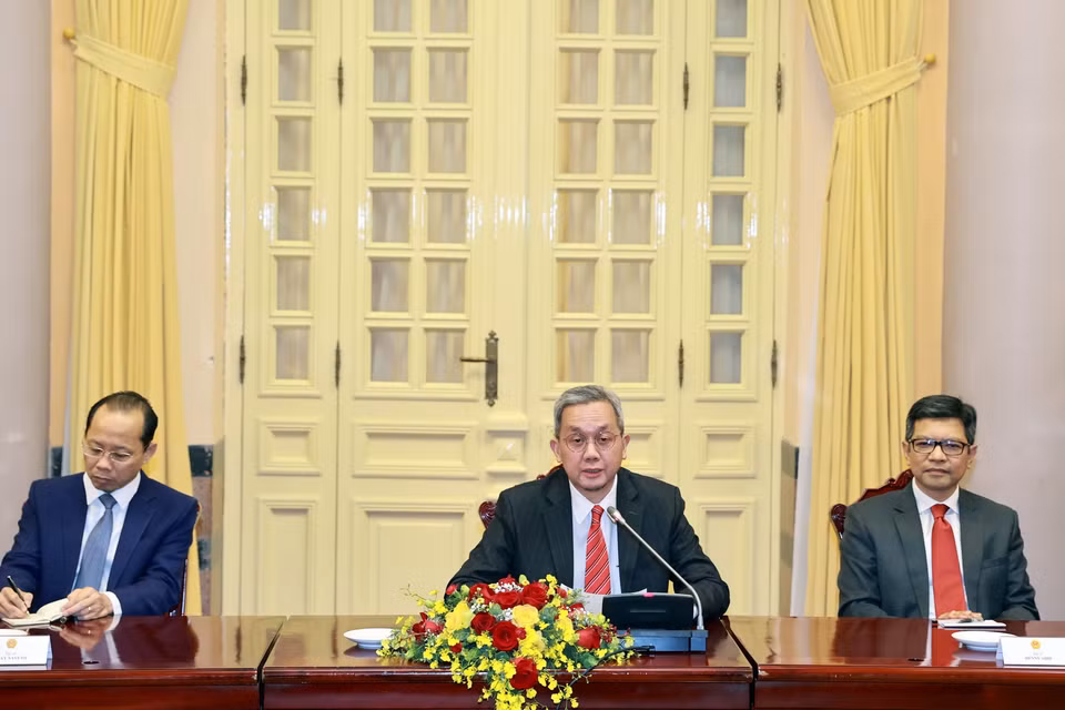 Đại sứ Brunei tại Việt Nam Pengiran Haji Sahari bin Pengiran Haji Salleh (giữa) phát biểu tại buổi tiếp. (Ảnh: Thống Nhất/TTXVN)