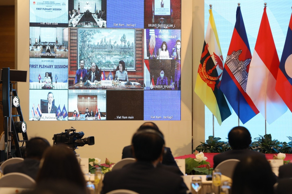 Đại biểu Campuchia phát biểu trực tuyến. (Ảnh: Văn Điệp/TTXVN)