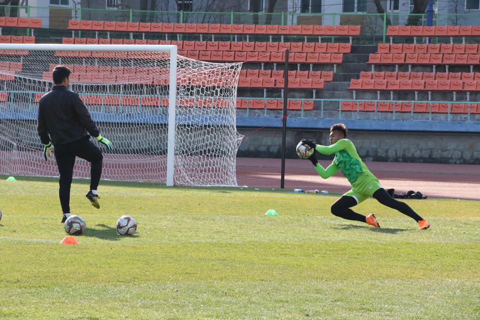 Thủ môn của đội U23 Việt Nam tập luyện. (Ảnh: Trần Phương/Vietnam+)