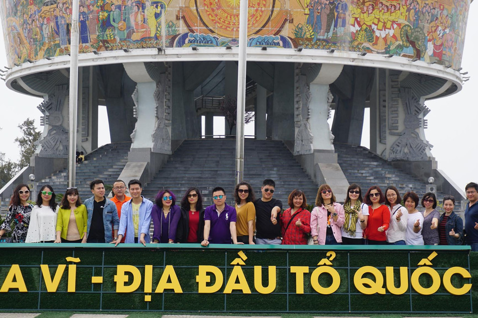 Tại mỗi nơi dừng chân, người Báo Điện tử VietnamPlus lại thấy tự hào hơn về mảnh đất của quê hương, giúp chúng tôi vững tin trên con đường mình đã chọn (Ảnh chụp tại Sa Vĩ-Móng Cái, địa đầu Tổ Quốc/Vietnam+)