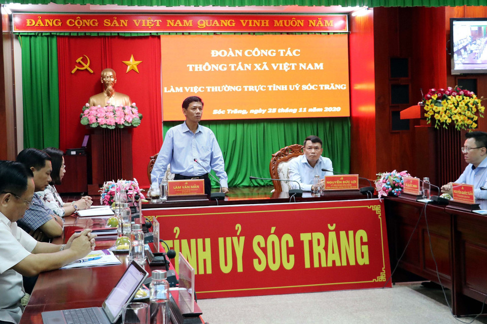 Lãnh đạo tỉnh Sóc Trăng phát biểu tại buổi làm việc. (Ảnh: Trung Hiếu/TTXVN)