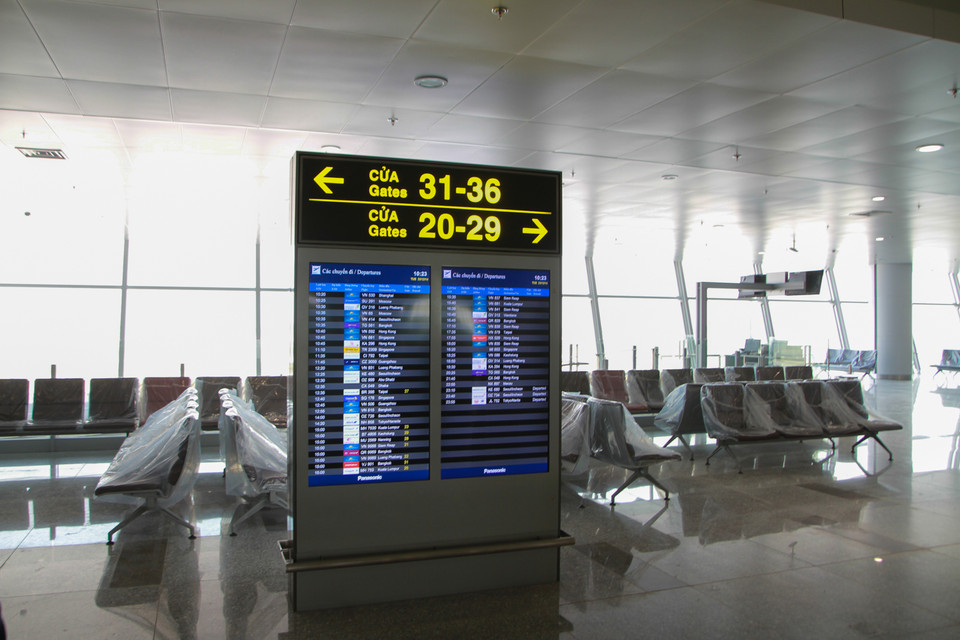 Có tổng cộng 283 màn hình hiển thị thông tin chuyến bay rải rác khắp nhà ga giúp hành khách dễ dàng tra cứu thông tin. (Ảnh: Minh Sơn–Hoàng Long/Vietnam+)