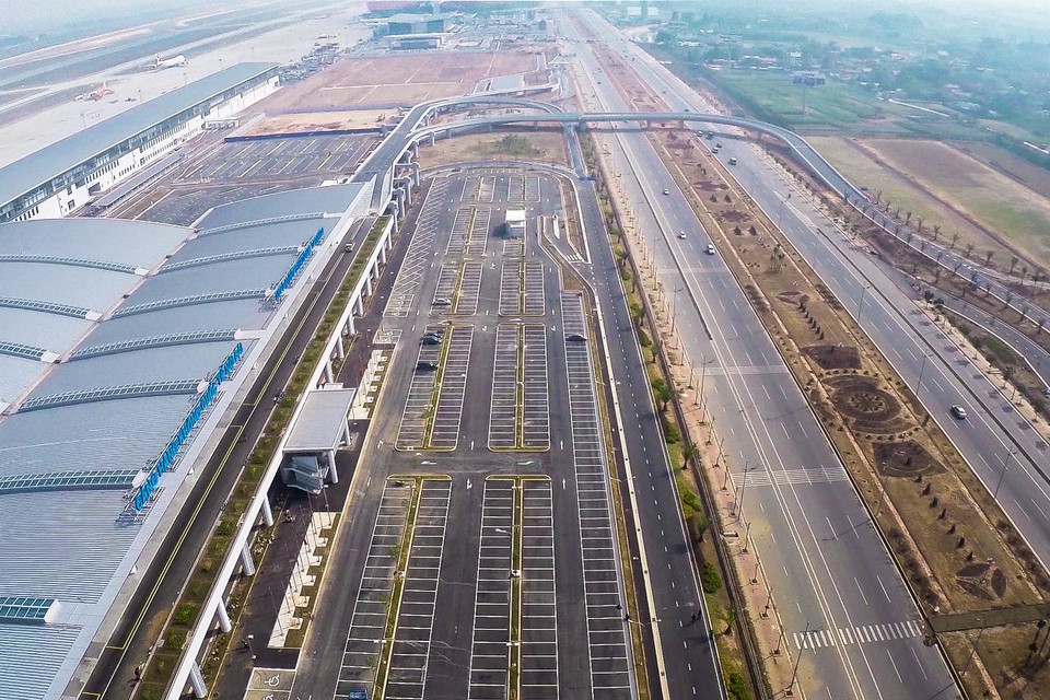Bãi đỗ xe rộng hơn 40.000m2, có khu vực đỗ xe riêng dành cho người khuyết tật theo chuẩn quốc tế. (Ảnh: Minh Sơn–Hoàng Long/Vietnam+)