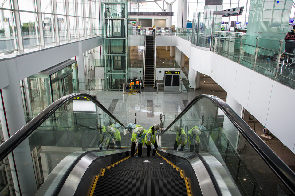 Hệ thống thang máy kết hợp thang cuốn giúp tăng lưu lượng vận chuyển. (Ảnh: Minh Sơn–Hoàng Long/Vietnam+)