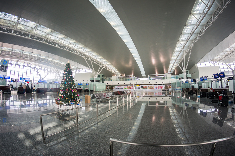 Ngày 31/12, toàn bộ chuyến bay quốc tế sẽ đến và đi sẽ được chuyển từ ga T1 sang, công suất khai thác dự kiến vào khoảng 10-15 triệu lượt khách. (Ảnh: Minh Sơn–Hoàng Long/Vietnam+) 