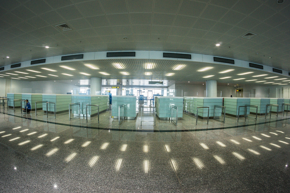 Khu vực phòng chờ được mở rộng hơn giúp nhà ga tiến hành kiểm soát hành khách dễ dàng hơn. (Ảnh: Minh Sơn–Hoàng Long/Vietnam+)