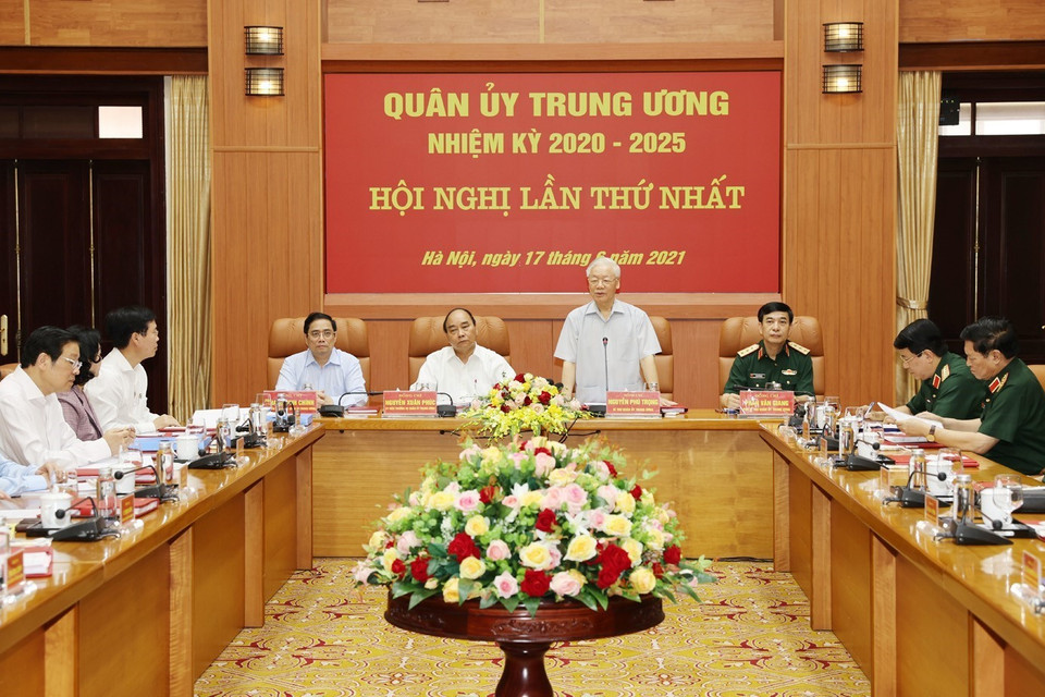 Cùng dự hội nghị có các Ủy viên Bộ Chính trị: Nguyễn Xuân Phúc, Chủ tịch nước, Ủy viên Thường vụ Quân ủy Trung ương; Phạm Minh Chính, Thủ tướng Chính phủ, Ủy viên Thường vụ Quân ủy Trung ương; Thượng tướng Phan Văn Giang, Phó Bí thư Quân ủy Trung ương, Bộ trưởng Bộ Quốc phòng; Đại tướng Lương Cường, Ủy viên Thường vụ Quân ủy Trung ương, Chủ nhiệm Tổng cục Chính trị và các đại biểu. (Ảnh: Trí Dũng/TTXVN)