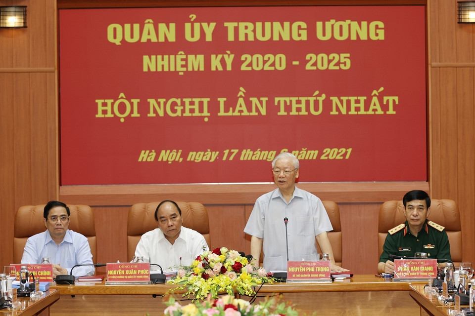 Hội nghị cũng thông qua báo cáo kết quả lãnh đạo, chỉ đạo thực hiện nhiệm vụ quân sự, quốc phòng 6 tháng đầu năm, xác định chủ trương, nhiệm vụ 6 tháng cuối năm 2021. (Ảnh: Trí Dũng/TTXVN)