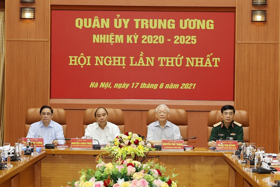  Sáng 17/6, tại Trụ sở Bộ Quốc phòng, Tổng Bí thư Nguyễn Phú Trọng, Bí thư Quân ủy Trung ương chủ trì Hội nghị Quân uỷ Trung ương lần thứ nhất khoá XI công bố Quyết định của Bộ Chính trị chỉ định các đồng chí tham gia Quân ủy Trung ương, Thường vụ Quân ủy Trung ương nhiệm kỳ 2020-2025. (Ảnh: Trí Dũng/TTXVN)