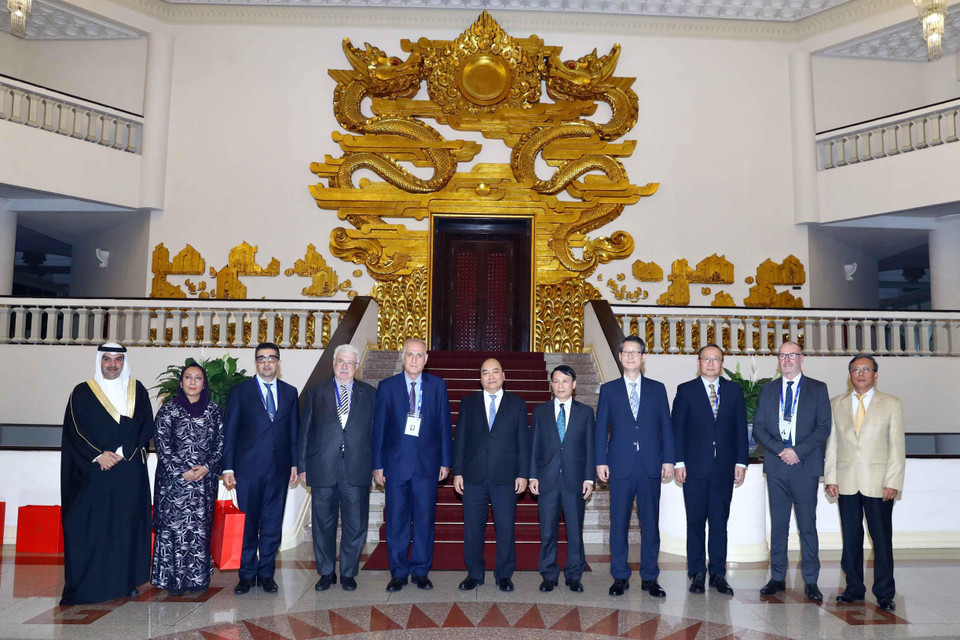 Thủ tướng Nguyễn Xuân Phúc và các Trưởng đoàn tại buổi tiếp. (Ảnh: Thống Nhất/TTXVN)