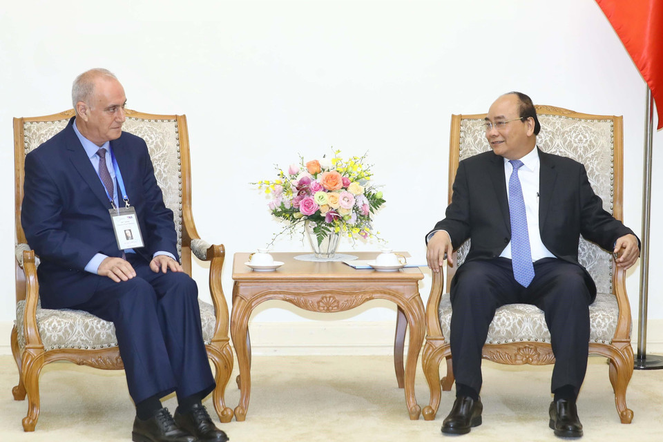 Thủ tướng Nguyễn Xuân Phúc và Ngài Aslan Aslanov, Chủ tịch OANA, Tổng giám đốc hãng Thông tấn AZERTAC (Azerbaijan) tại buổi tiếp. (Ảnh: Thống Nhất/TTXVN)