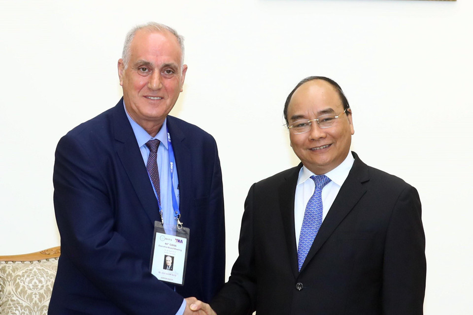 Thủ tướng Nguyễn Xuân Phúc và Ngài Aslan Aslanov, Chủ tịch OANA, Tổng giám đốc hãng Thông tấn AZERTAC (Azerbaijan) tại buổi tiếp. (Ảnh: Thống Nhất/TTXVN)