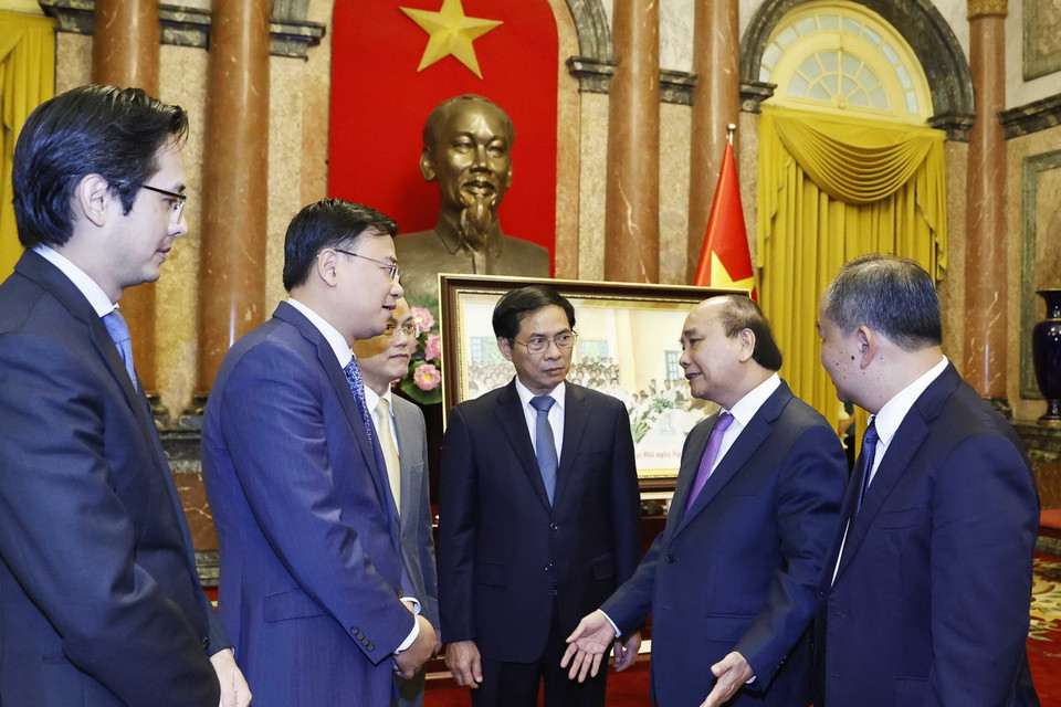 Chủ tịch nước Nguyễn Xuân Phúc với các đại biểu. (Ảnh: Thống Nhất/TTXVN)