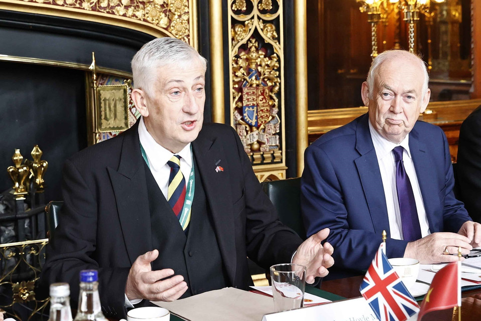 Chủ tịch Hạ viện Anh Lindsay Hoyle phát biểu. (Ảnh: Doãn Tấn/TTXVN)