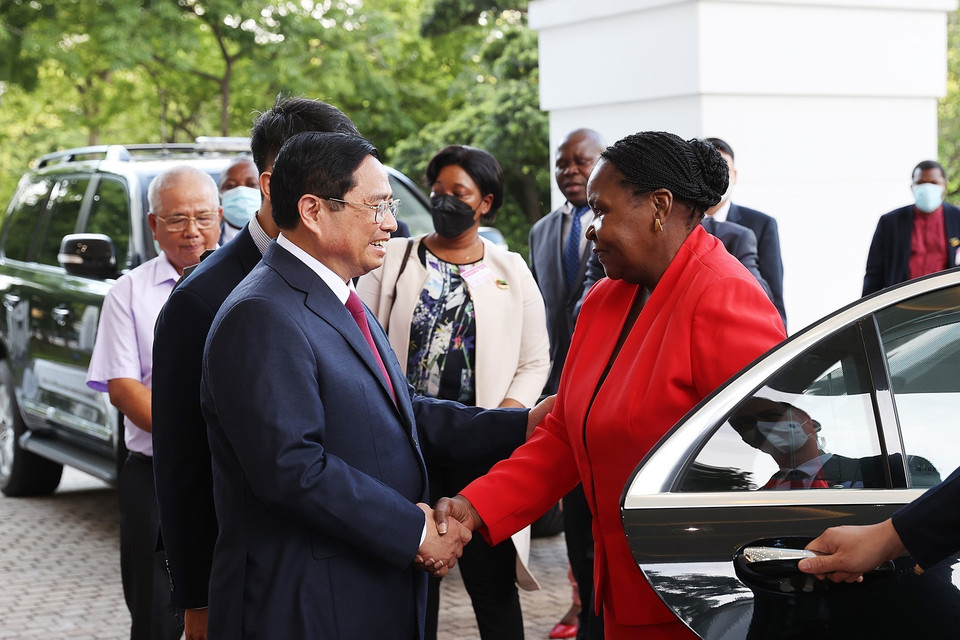 Thủ tướng Phạm Minh Chính tiếp Chủ tịch Quốc hội Cộng hoà Mozambique bà Esperanca Laurinda Francisco Nhiuane Bias (Ảnh: Dương Giang/TTXVN)