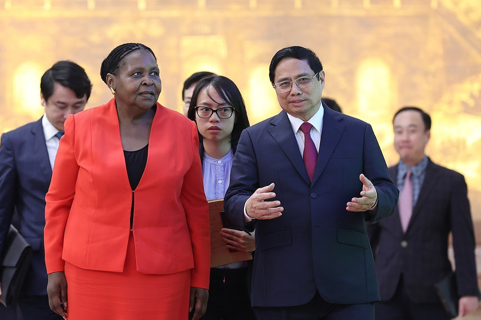 Thủ tướng Phạm Minh Chính tiếp Chủ tịch Quốc hội Cộng hoà Mozambique bà Esperanca Laurinda Francisco Nhiuane Bias (Ảnh: Dương Giang/TTXVN)