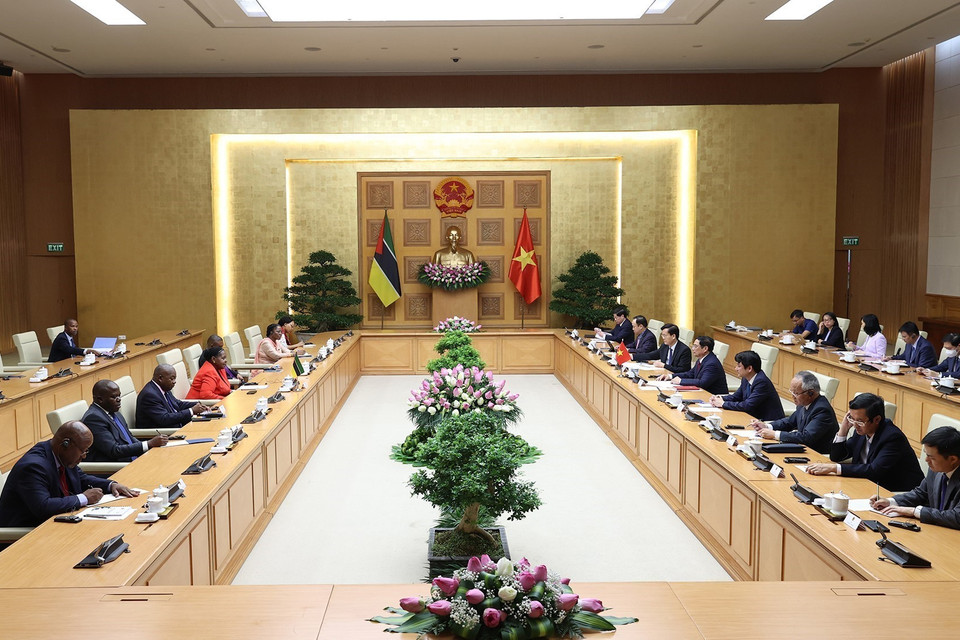Thủ tướng Phạm Minh Chính tiếp Chủ tịch Quốc hội Cộng hoà Mozambique bà Esperanca Laurinda Francisco Nhiuane Bias (Ảnh: Dương Giang/TTXVN)