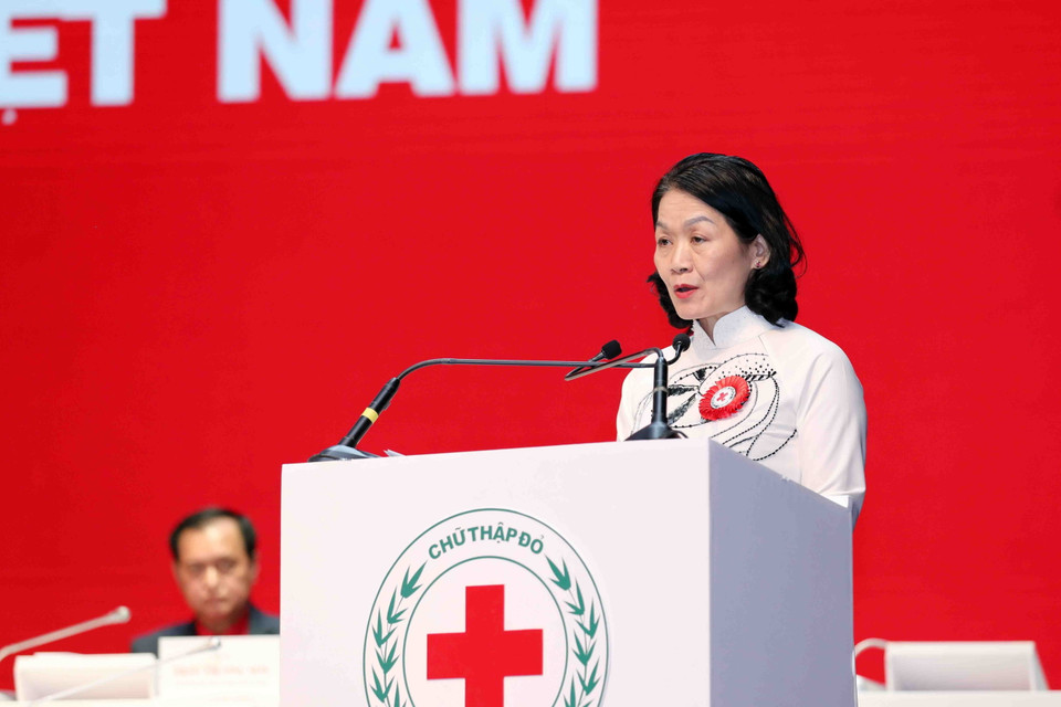 Chủ tịch Hội Chữ thập đỏ Việt Nam Bùi Thị Hòa phát biểu tại đại hội. (Ảnh: Thanh Tùng/TTXVN)