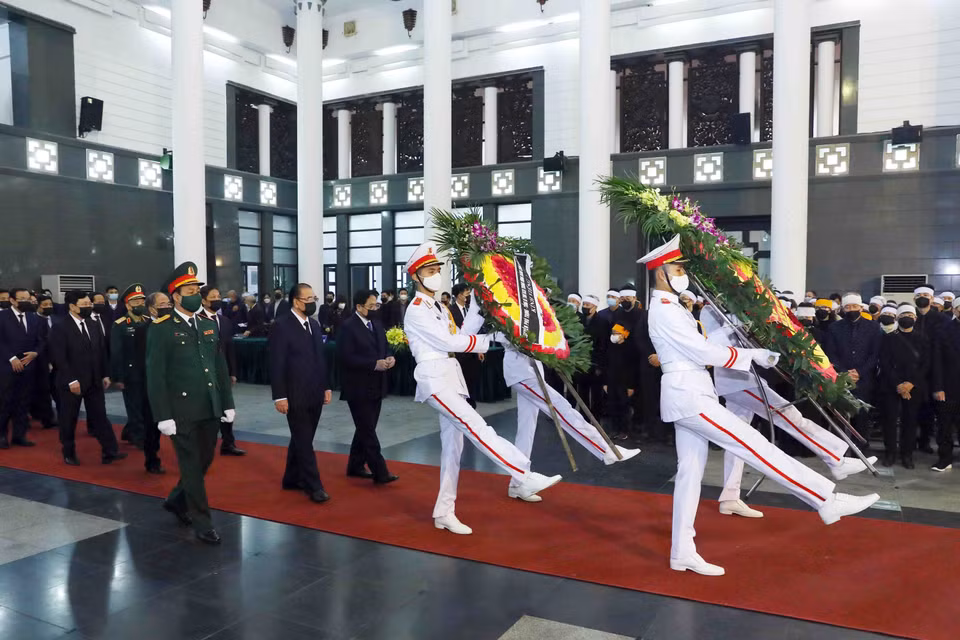 Sáng 13/1, tại Nhà tang lễ Quốc gia, Ban Chấp hành Trung ương Đảng Cộng sản Việt Nam, Quốc hội, Chủ tịch nước, Chính phủ, Ủy ban Trung ương Mặt trận Tổ quốc Việt Nam và gia đình đã tổ chức trọng thể Lễ viếng, Lễ truy điệu nguyên Bí thư Trung ương Đảng, nguyên Phó Thủ tướng Chính phủ Nguyễn Côn, theo nghi thức Lễ tang cấp Nhà nước. (Ảnh: Phạm Kiên/TTXVN)