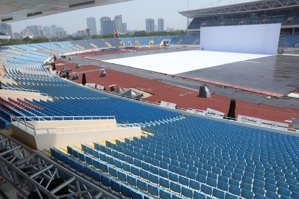 Toàn bộ khán đài B được dùng làm sân khấu biểu diễn. Khán đài A dành cho quan chức các nước và đại biểu, khách mời. Khán đài C, D được dùng để làm chỗ ngồi cho các đoàn thể thao đến dự. (Ảnh: Minh Quyết/TTXVN)