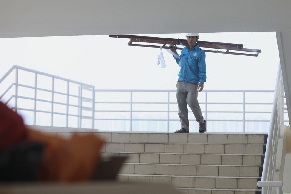 Các hạng mục đang được gấp rút hoàn thiện, chuẩn bị cho tối khai mạc. (Ảnh: Minh Quyết/TTXVN)