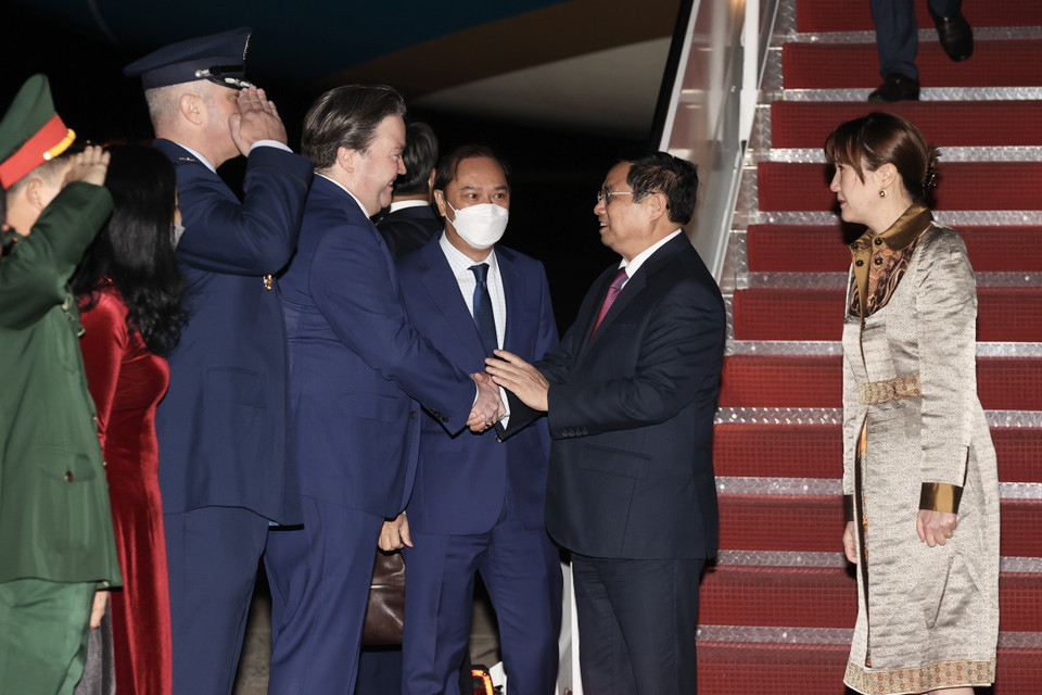 Sáng 11/5 (giờ địa phương), Thủ tướng Phạm Minh Chính và Đoàn đại biểu cấp cao Việt Nam đến tại Washington D.C, bắt đầu chuyến tham dự Hội nghị Cấp cao đặc biệt kỷ niệm 45 năm quan hệ ASEAN-Hoa Kỳ. (Ảnh: Dương Giang/TTXVN)