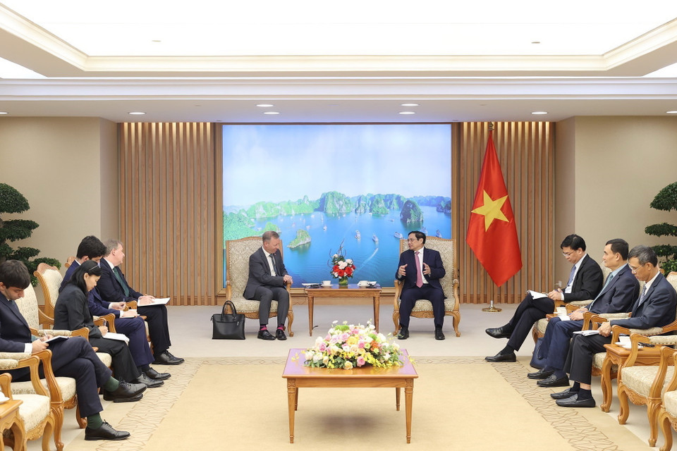 Thủ tướng Phạm Minh Chính tiếp ngài Gareth Ward, Đại sứ Liên hiệp Vương quốc Anh và Bắc Ireland chào từ biệt. (Ảnh: Dương Giang/TTXVN)