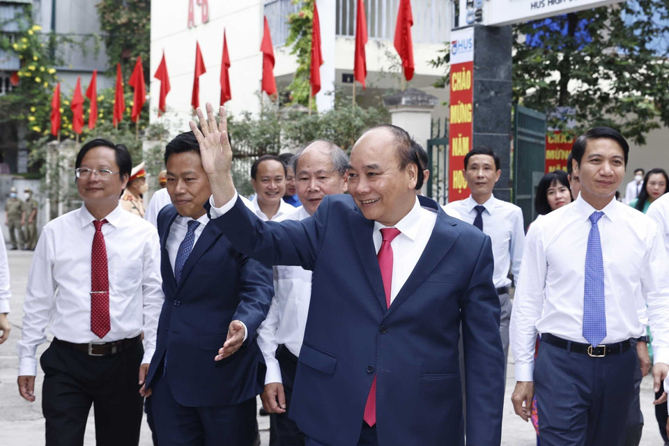 Chủ tịch nước Nguyễn Xuân Phúc tới dự Lễ khai giảng Trường THPT Chuyên Khoa học Tự nhiên. (Ảnh: Thống Nhất/TTXVN)