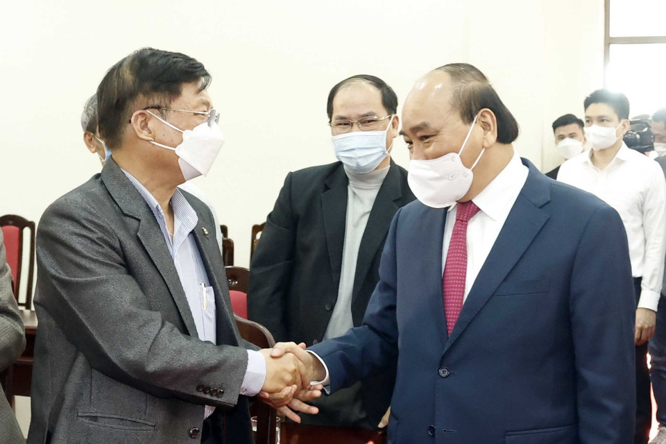 Chủ tịch nước Nguyễn Xuân Phúc và các đại biểu tại buổi gặp mặt. (Ảnh: Thống Nhất/TTXVN)