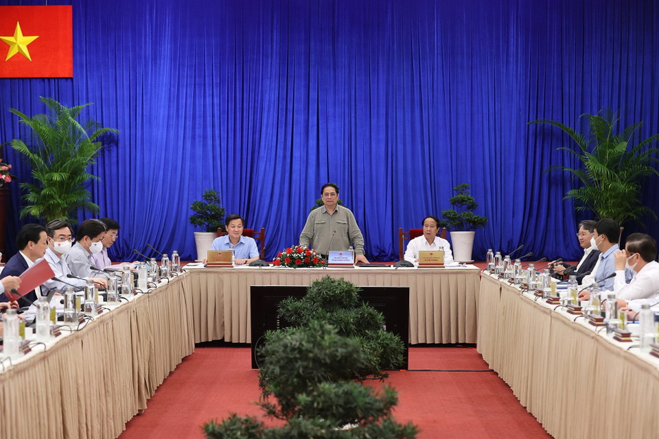 Thủ tướng Phạm Minh Chính chủ trì cuộc họp kiểm điểm tiến độ đoạn từ thành phố Nha Trang (Khánh Hòa) đến Thành phố Hồ Chí Minh thuộc Dự án đầu tư xây dựng một số tuyến đường bộ cao tốc trên tuyến Bắc-Nam phía Đông giai đoạn 2017-2020. (Ảnh: Dương Giang/TTXVN)