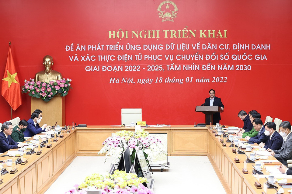Thủ tướng Phạm Minh Chính phát biểu tại Hội nghị trực tuyến triển khai Đề án phát triển ứng dụng dữ liệu về dân cư, định danh và xác thực điện tử phục vụ chuyển đổi số quốc gia. (Ảnh: Dương Giang/TTXVN)