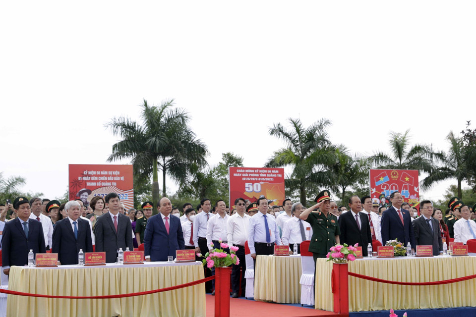 Chủ tịch nước Nguyễn Xuân Phúc dự Lễ thượng cờ “Thống nhất non sông.” (Ảnh: Thống Nhất/TTXVN)