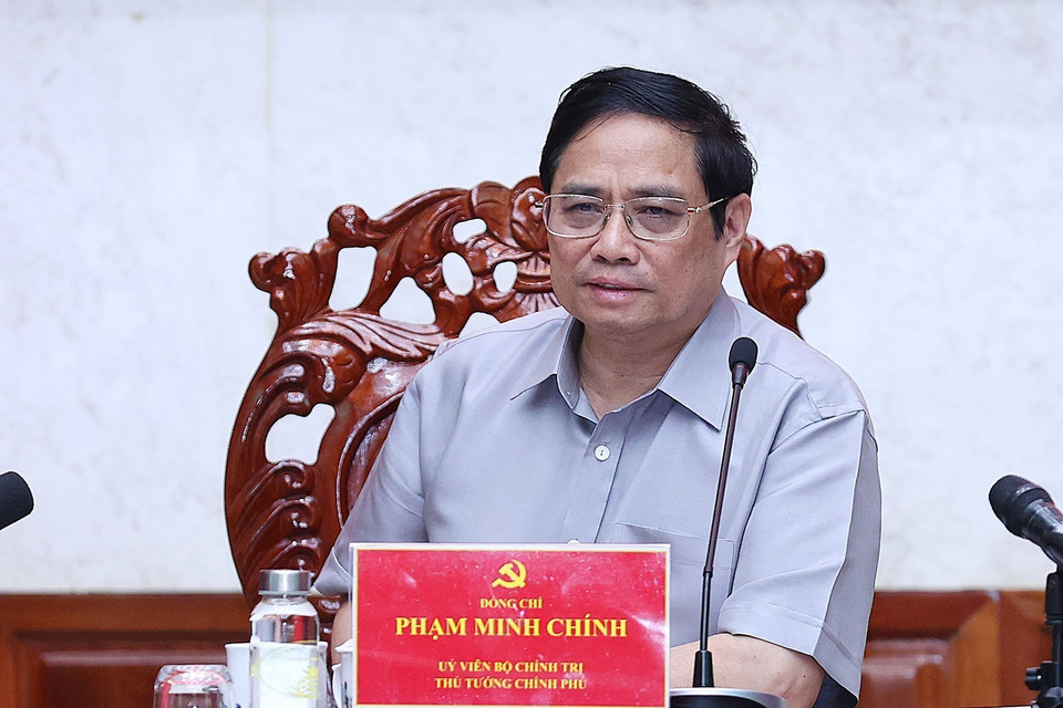 Thủ tướng Phạm Minh Chính làm việc với lãnh đạo chủ chốt tỉnh Hậu Giang. (Ảnh: Dương Giang/TTXVN)