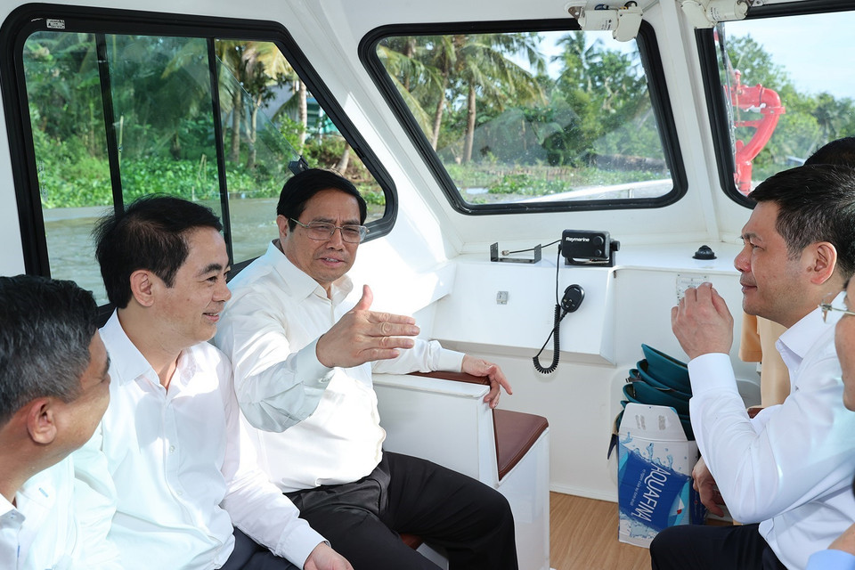 Thủ tướng khảo sát Khu bảo tồn thiên nhiên Lung Ngọc Hoàng. (Ảnh: Dương Giang/TTXVN)