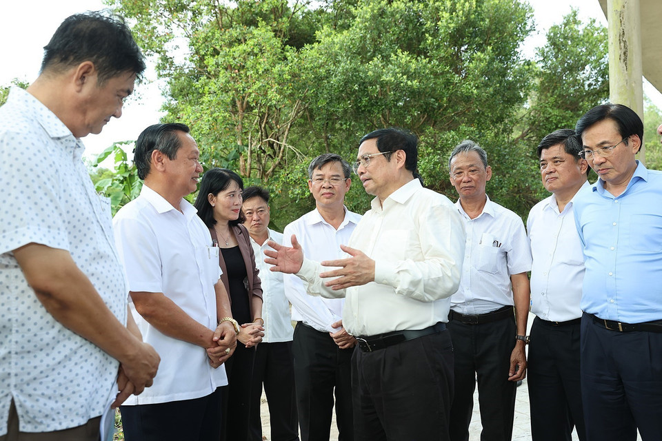 Thủ tướng Phạm Minh Chính khảo sát Khu bảo tồn thiên nhiên Lung Ngọc Hoàng. (Ảnh: Dương Giang/TTXVN)