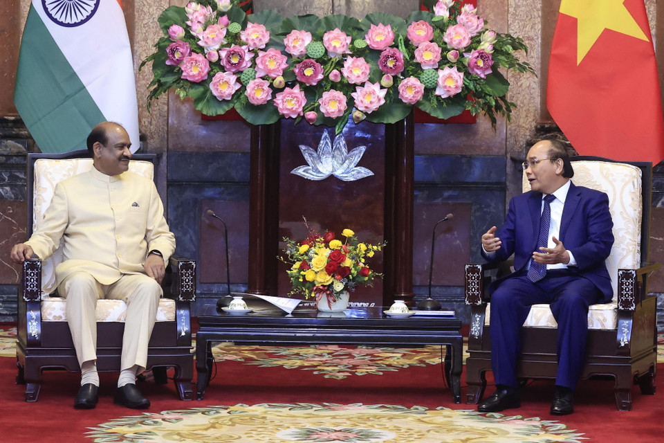 Hình ảnh Chủ tịch nước Nguyễn Xuân Phúc tiếp Chủ tịch Hạ viện Cộng hòa Ấn Độ Om Birla. (Ảnh: Thống Nhất/TTXVN)