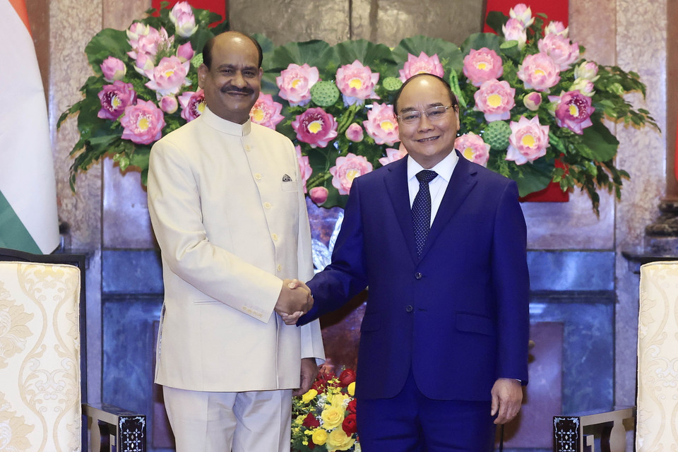 Chủ tịch nước Nguyễn Xuân Phúc tiếp Chủ tịch Hạ viện Cộng hòa Ấn Độ Om Birla đang thăm chính thức Việt Nam. (Ảnh: Thống Nhất/TTXVN)