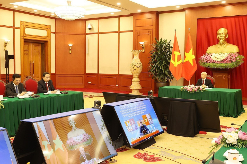 Tổng Bí thư Nguyễn Phú Trọng hội đàm trực tuyến với Chủ tịch Đảng Mặt trận Giải phóng Mozambique (FRELIMO), Tổng thống Mozambique Filipe Jacinto Nyusi. (Ảnh: Trí Dũng - TTXVN)