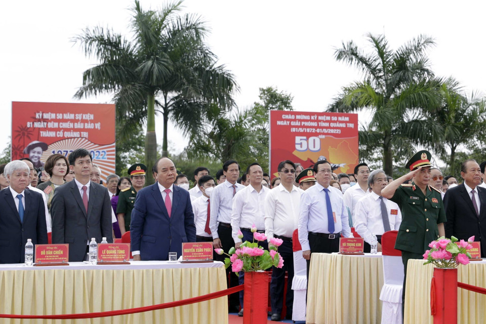 Chủ tịch nước Nguyễn Xuân Phúc dự Lễ thượng cờ “Thống nhất non sông.” (Ảnh: Thống Nhất/TTXVN)