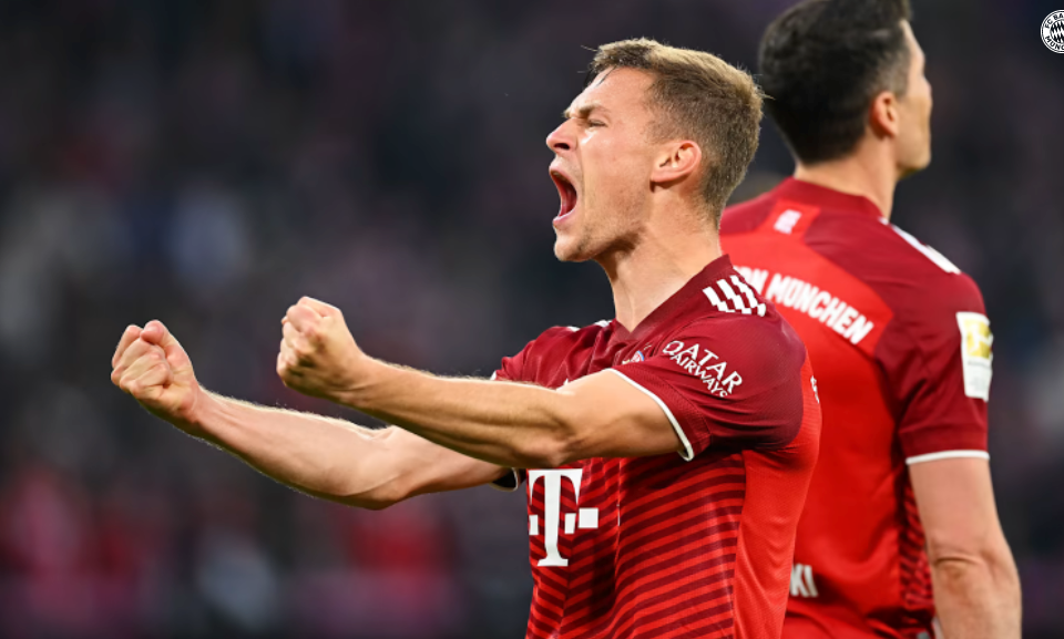Khi tiếng còi kết thúc vang lên cũng là lúc Bayern ăn mừng chức vô địch. (Nguồn: FcBayern)