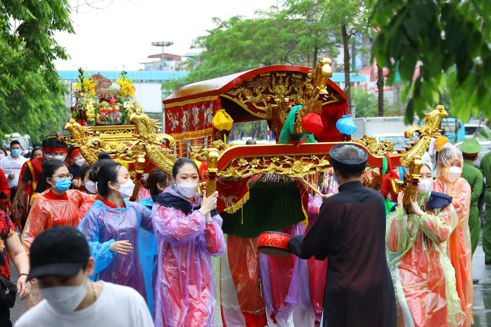 Lễ rước Bằng di tích Quốc gia đặc biệt và rước kiệu tại buổi lễ. (Ảnh: Văn Điệp/TTXVN)