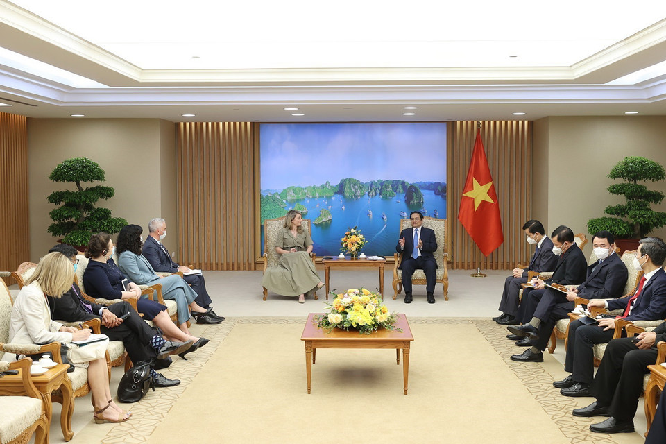 Hình ảnh Thủ tướng Phạm Minh Chính tiếp Bộ trưởng Ngoại giao Canada Mélanie Joly. (Ảnh: Dương Giang/TTXVN)