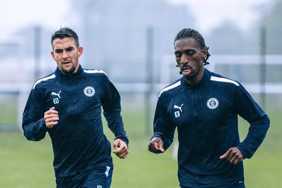 Quang Hải sẽ có khoảng 1 tháng tập luyện, làm quen với môi trường, đồng đội mới ở Pau FC. (Nguồn: PauFC)