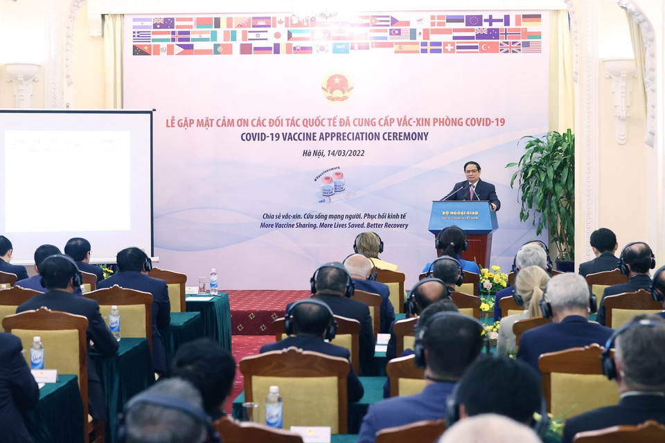 Thủ tướng Phạm Minh Chính cảm ơn các đối tác quốc tế đã hỗ trợ vaccine phòng COVID-19 cho Việt Nam. (Ảnh: Dương Giang/TTXVN)
