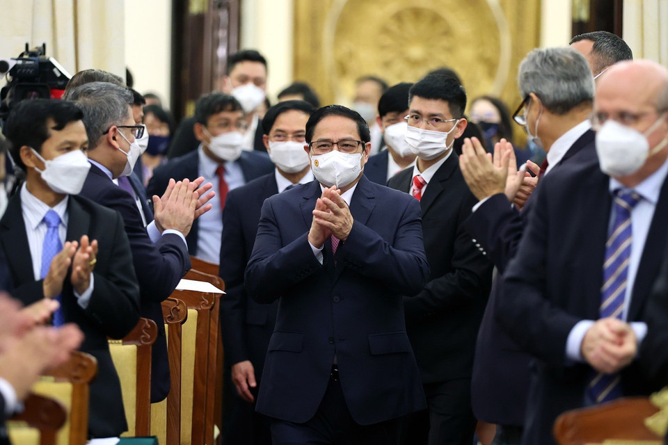 Thủ tướng Phạm Minh Chính đến dự buổi gặp các đối tác quốc tế đã hỗ trợ vaccine phòng COVID-19 cho Việt Nam. (Ảnh: Dương Giang/TTXVN)