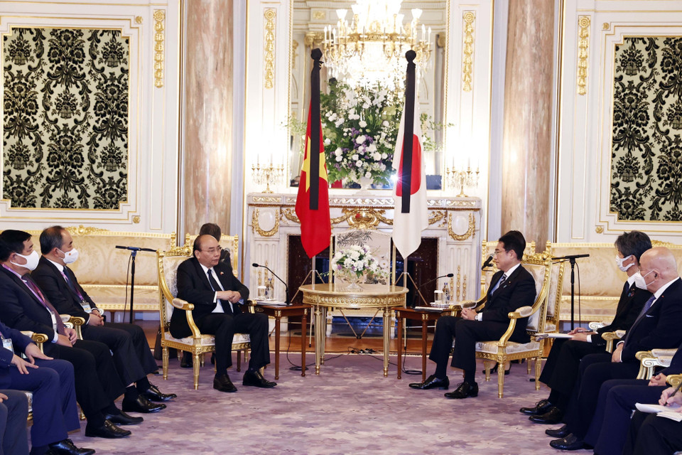 Chủ tịch nước Nguyễn Xuân Phúc hội đàm với Thủ tướng Nhật Bản Kishida Fumio. (Ảnh: Thống Nhất/TTXVN)