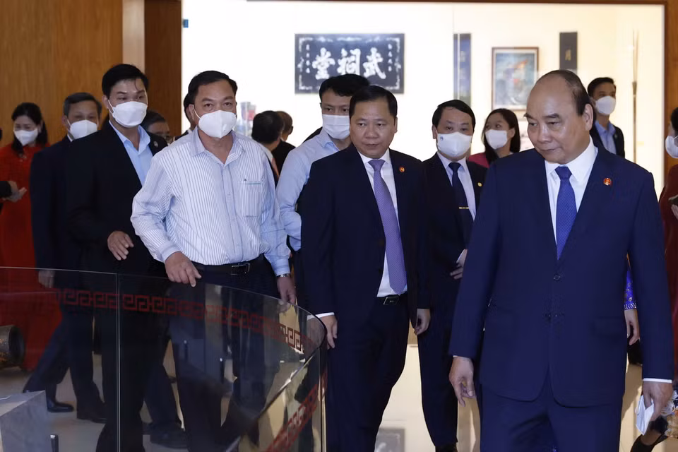 Chủ tịch nước Nguyễn Xuân Phúc thăm Bảo tàng Quang Trung. (Ảnh: Thống Nhất/TTXVN)