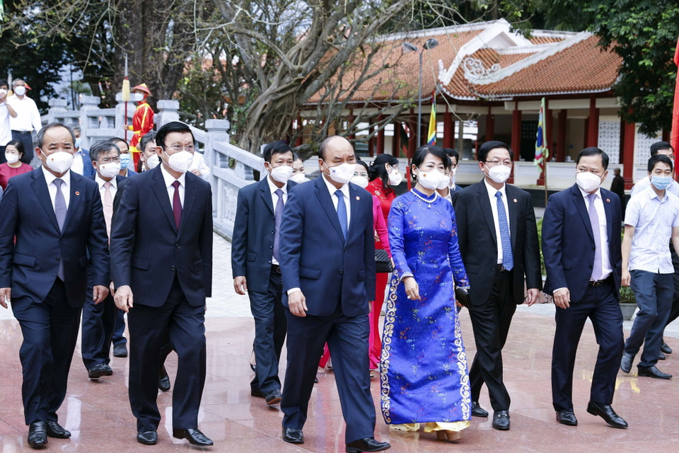 Chủ tịch nước Nguyễn Xuân Phúc đến dự Lễ khánh thành Đền thờ Tây Sơn Tam Kiệt. (Ảnh: Thống Nhất/TTXVN)