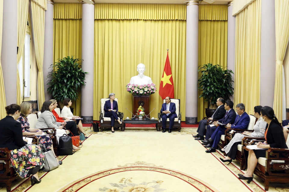 Chủ tịch nước Nguyễn Xuân Phúc tiếp Bộ trưởng Ngoại giao Australia Penny Wong. (Ảnh: Thống Nhất/TTXVN)